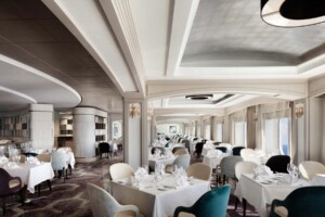 クリスタル・セレニティ ｜日本地区公式販売代理店 ウォーターサイド（メインダイニング）